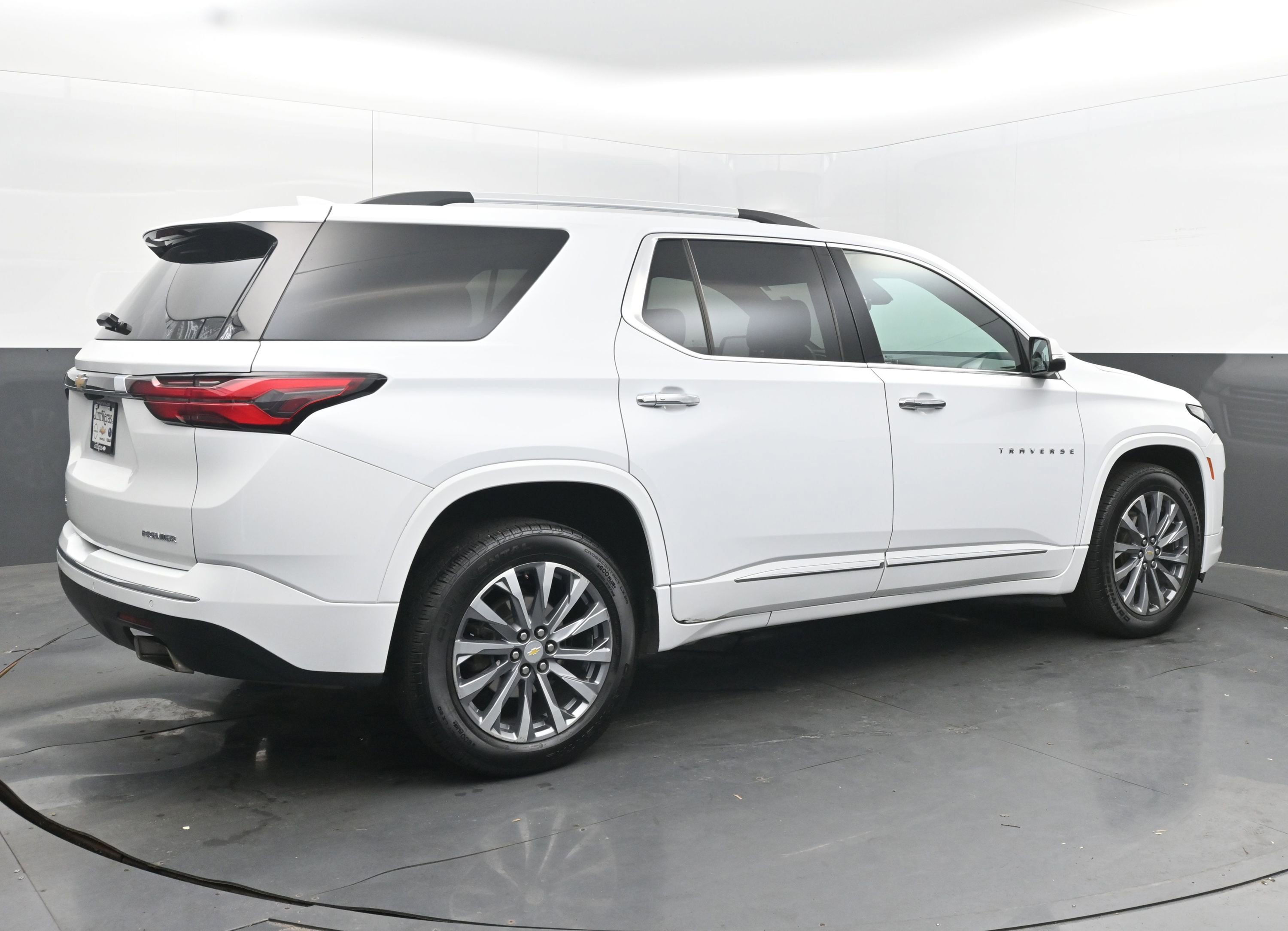Used 2023 Chevrolet Traverse Premier image 9