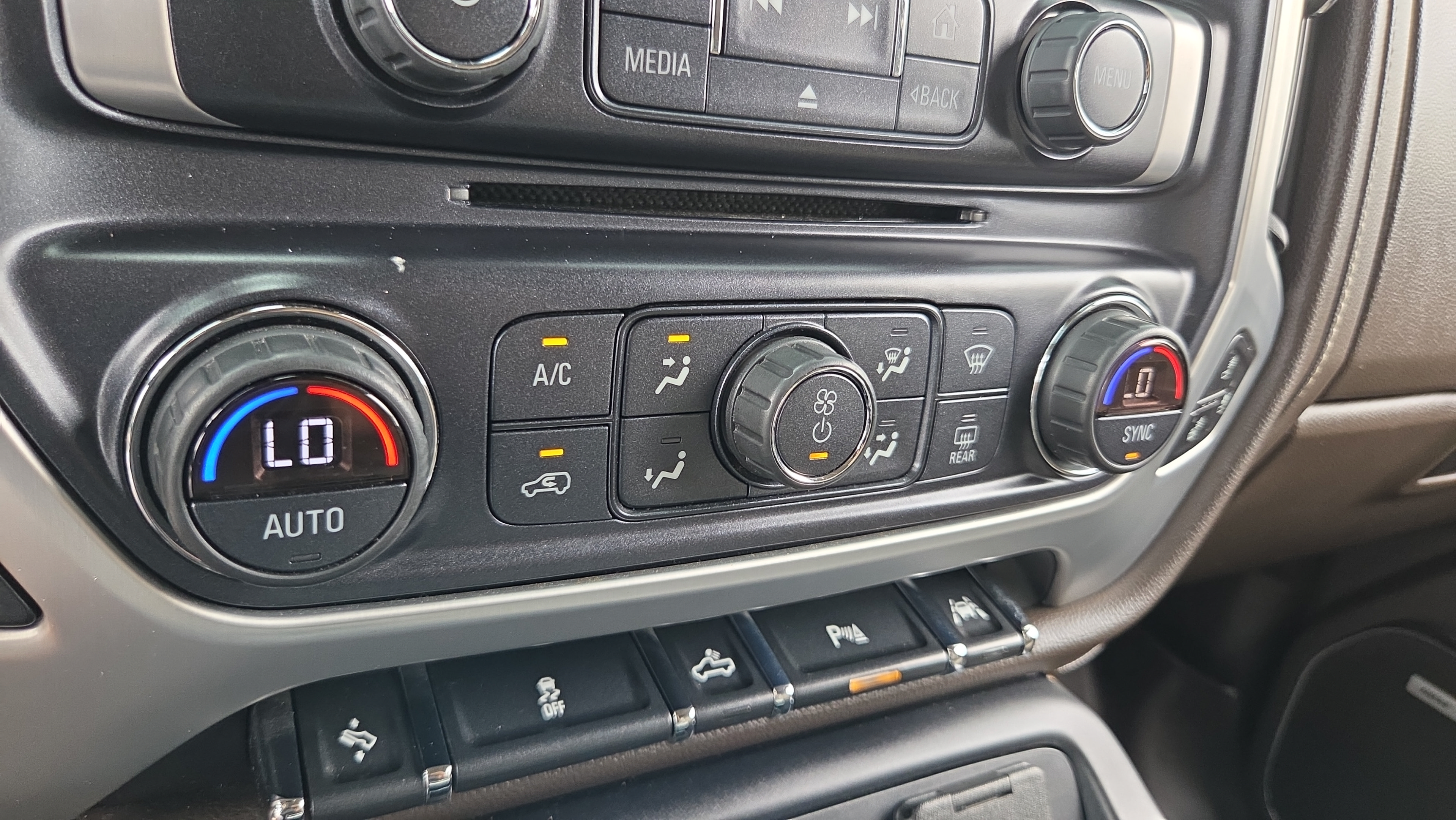 Certified 2018 GMC Sierra 1500 SLT w/ Enhanced Driver Alert Package RWD image 26
