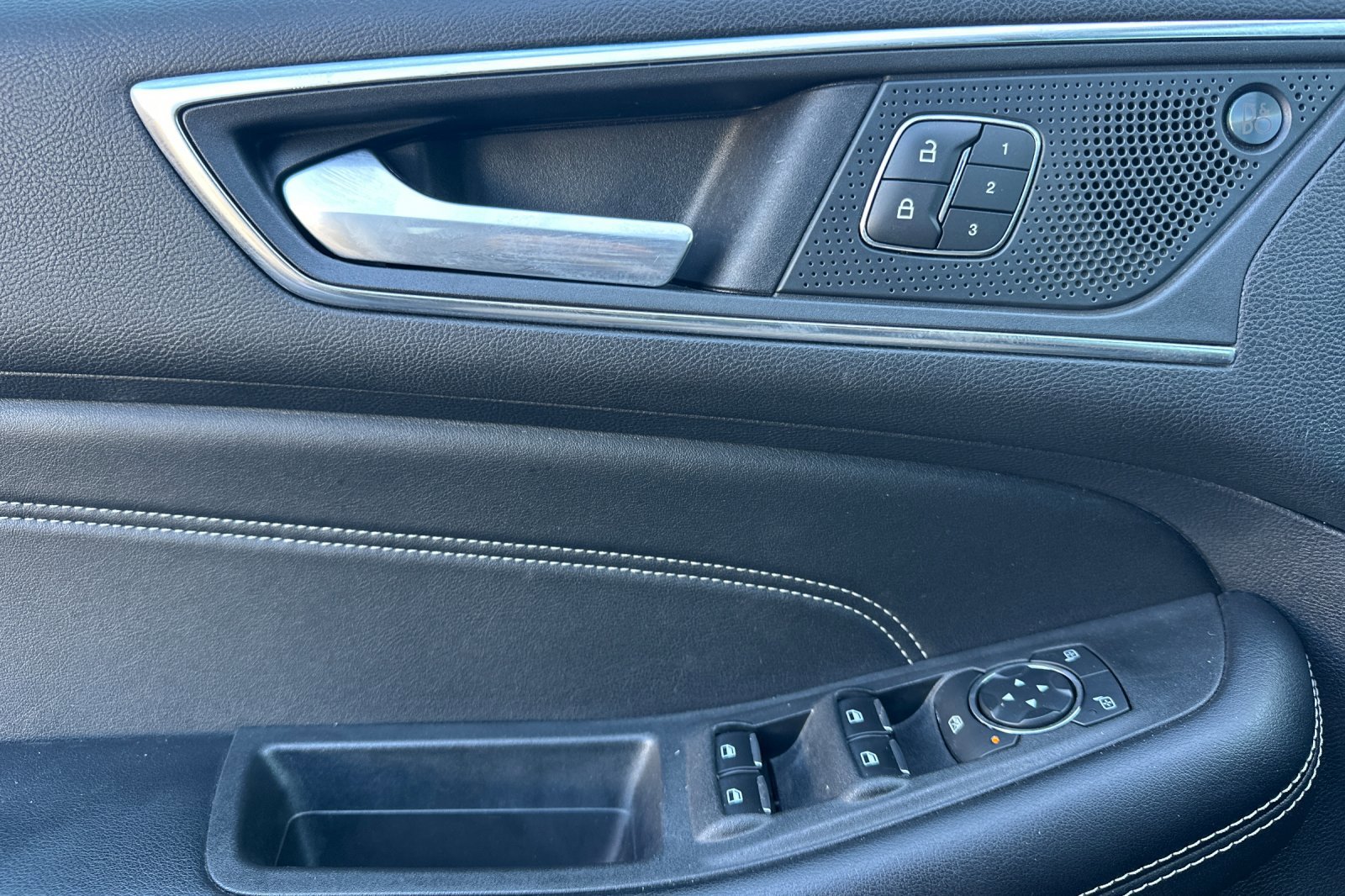 Used 2022 Ford Edge Titanium image 11