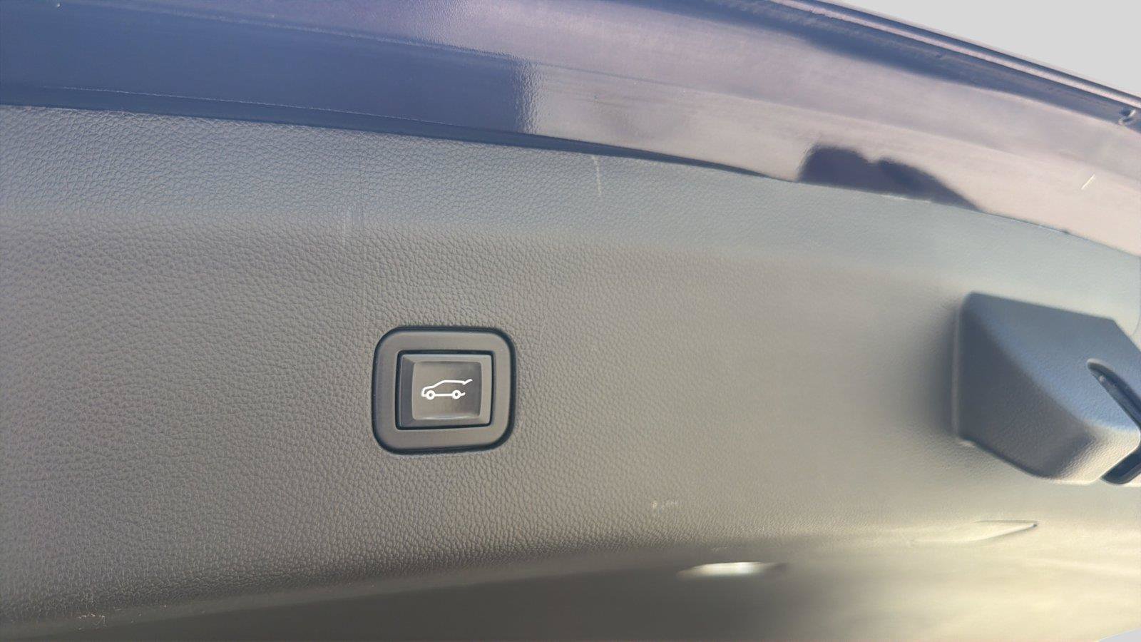 Used 2022 Buick Enclave Avenir w/ Avenir Technology Package AWD/4WD image 22