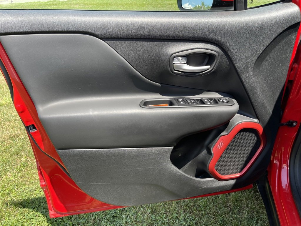 Used 2023 Jeep Renegade Latitude image 21