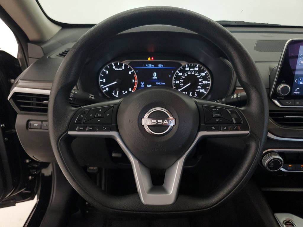 Used 2025 Nissan Altima 2.5 SV FWD image 15