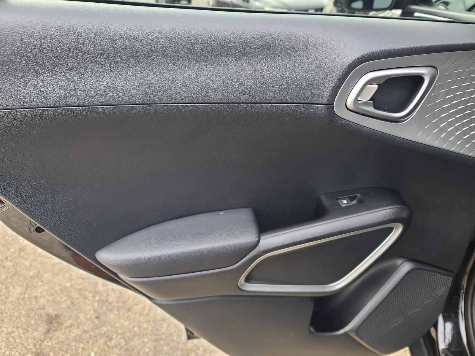 Used 2023 Kia Soul LX image 13