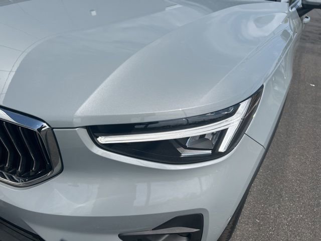 Certified 2025 Volvo XC40 B5 Plus AWD/4WD image 8