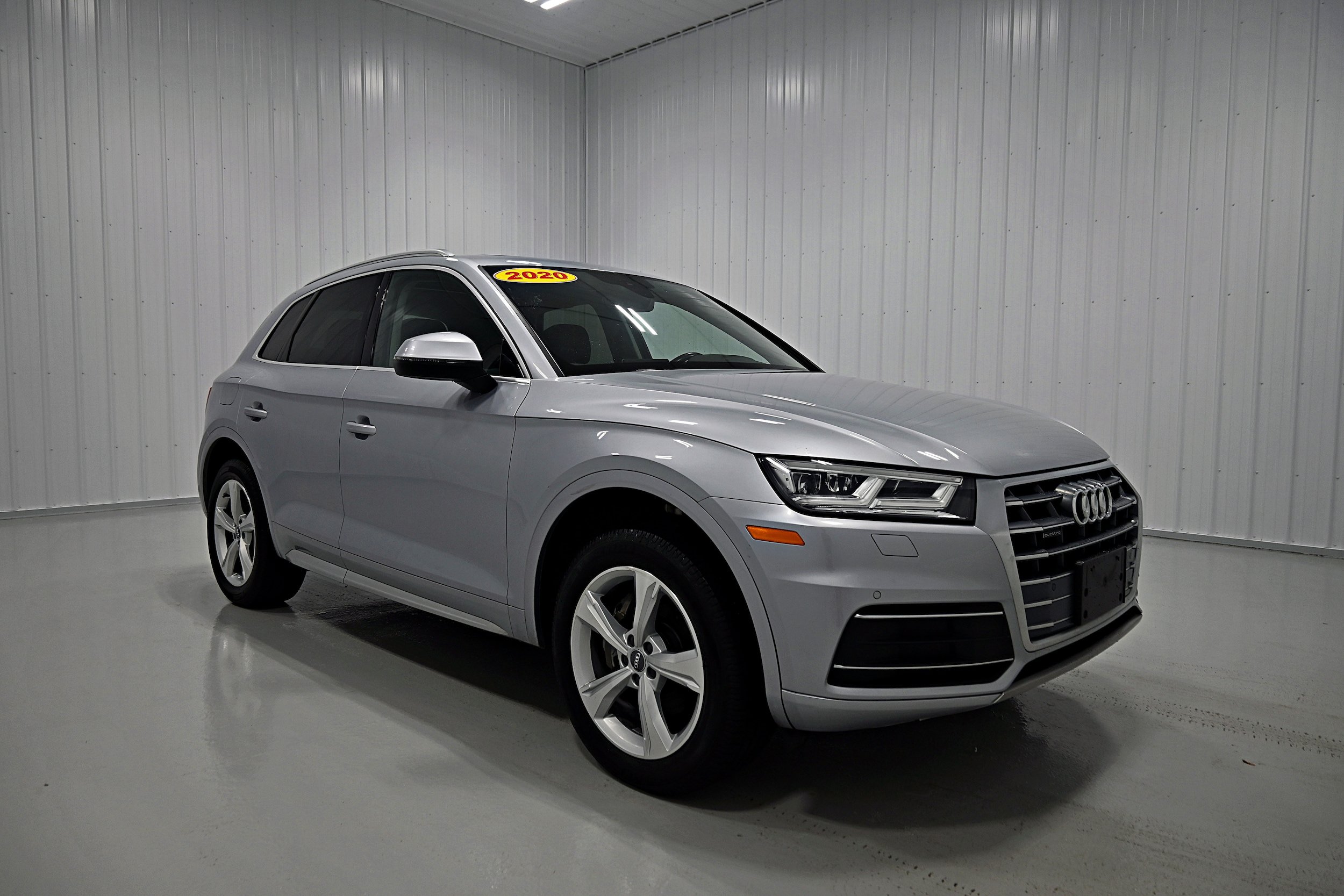 Used 2020 Audi Q5 2.0T Premium Plus w/ Premium Plus Package AWD/4WD image 2