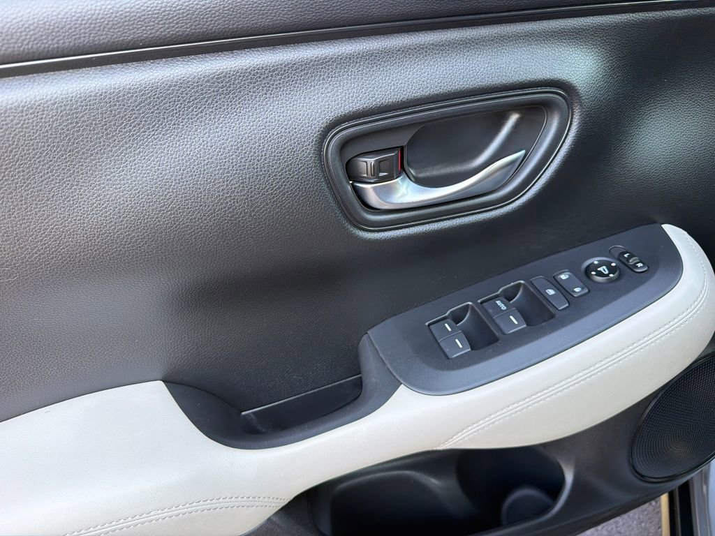 Used 2023 Honda HR-V LX image 32