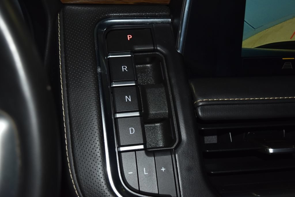 Used 2023 Chevrolet Tahoe Premier AWD/4WD image 12