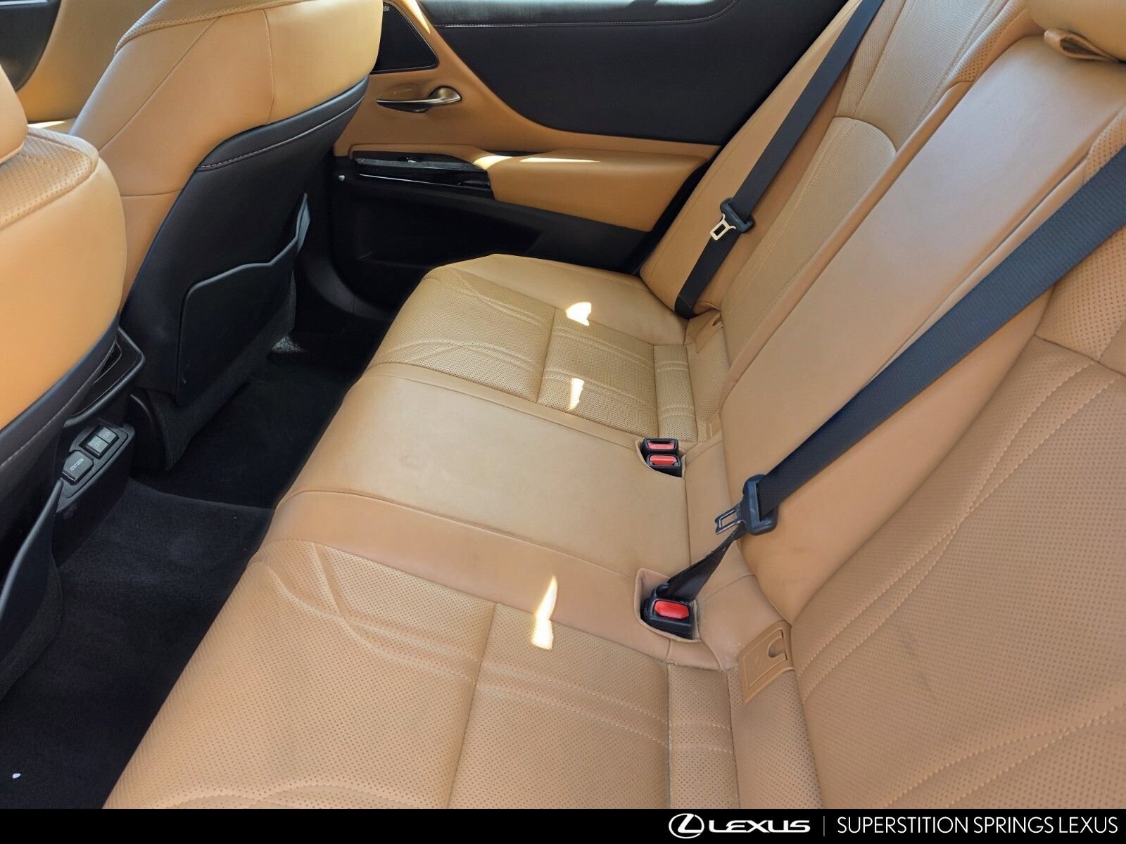Used 2024 Lexus ES 300h w/ Accessory Package (Z2) FWD image 26