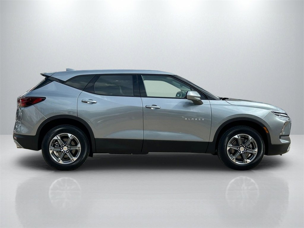 Used 2025 Chevrolet Blazer LT image 4