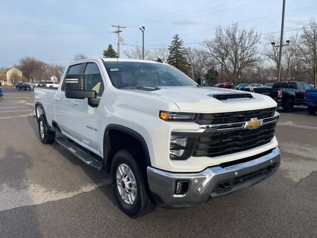 Used 2025 Chevrolet Silverado 2500 LT w/ Safety Package AWD/4WD image 4