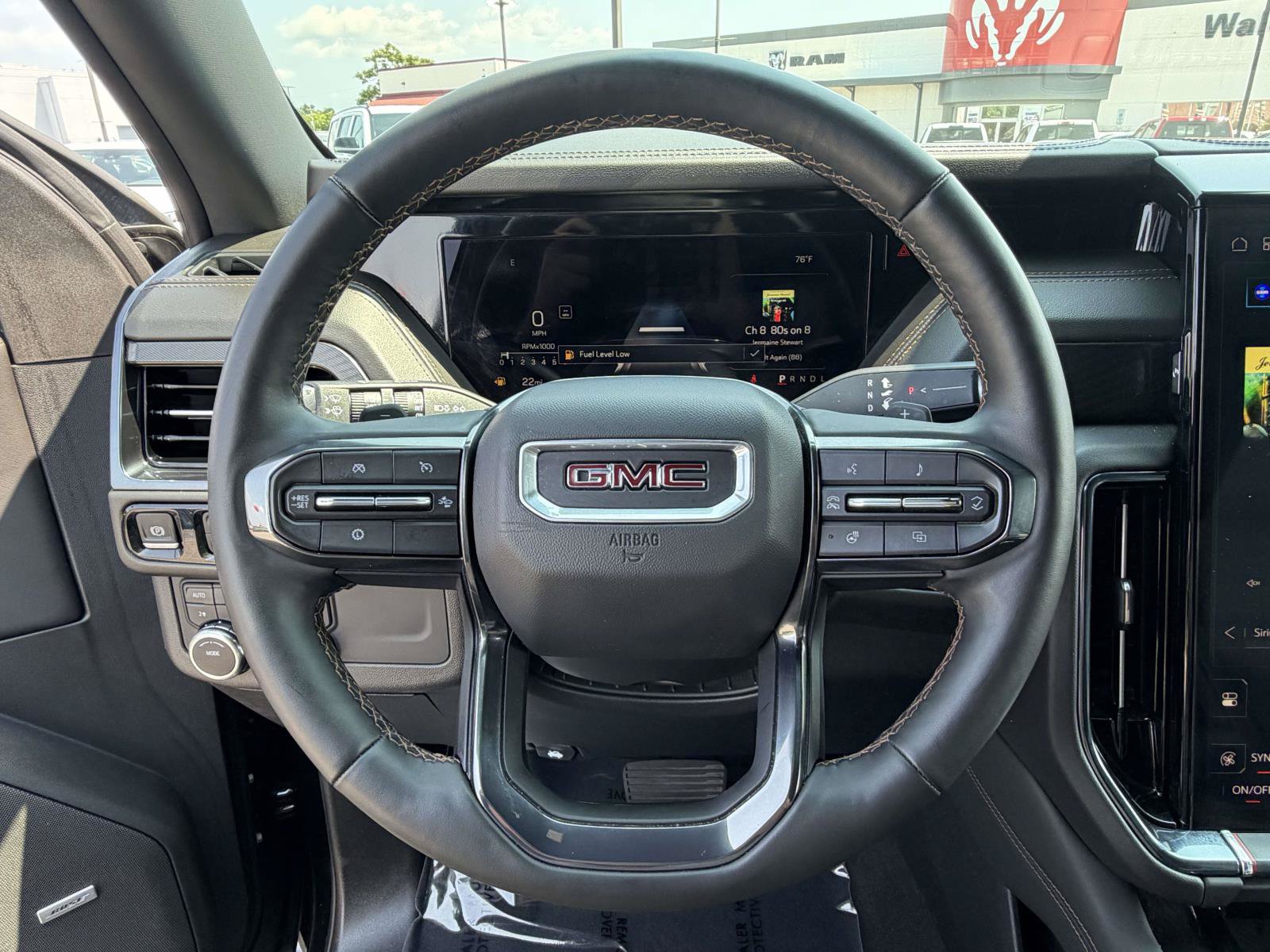 Used 2025 GMC Yukon XL AT4 w/ AT4 Premium Package AWD/4WD image 15