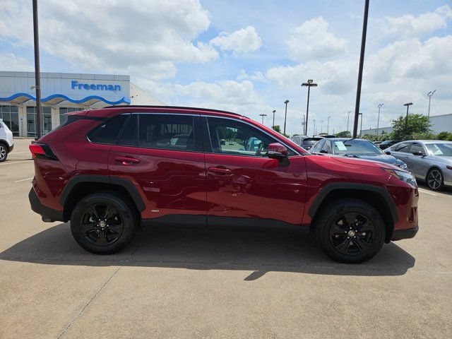 Used 2022 Toyota RAV4 XLE w/ Convenience Package AWD/4WD image 4