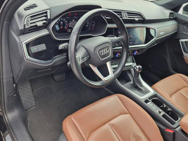 Used 2022 Audi Q3 2.0T Premium w/ Convenience Package AWD/4WD image 3