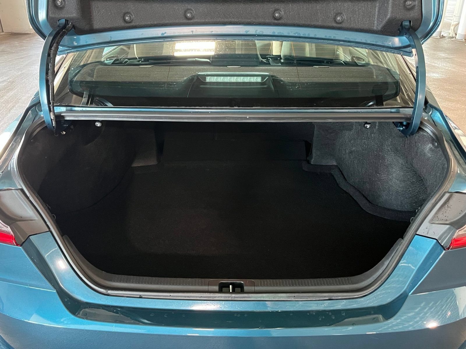 Used 2025 Toyota Camry XSE FWD image 10