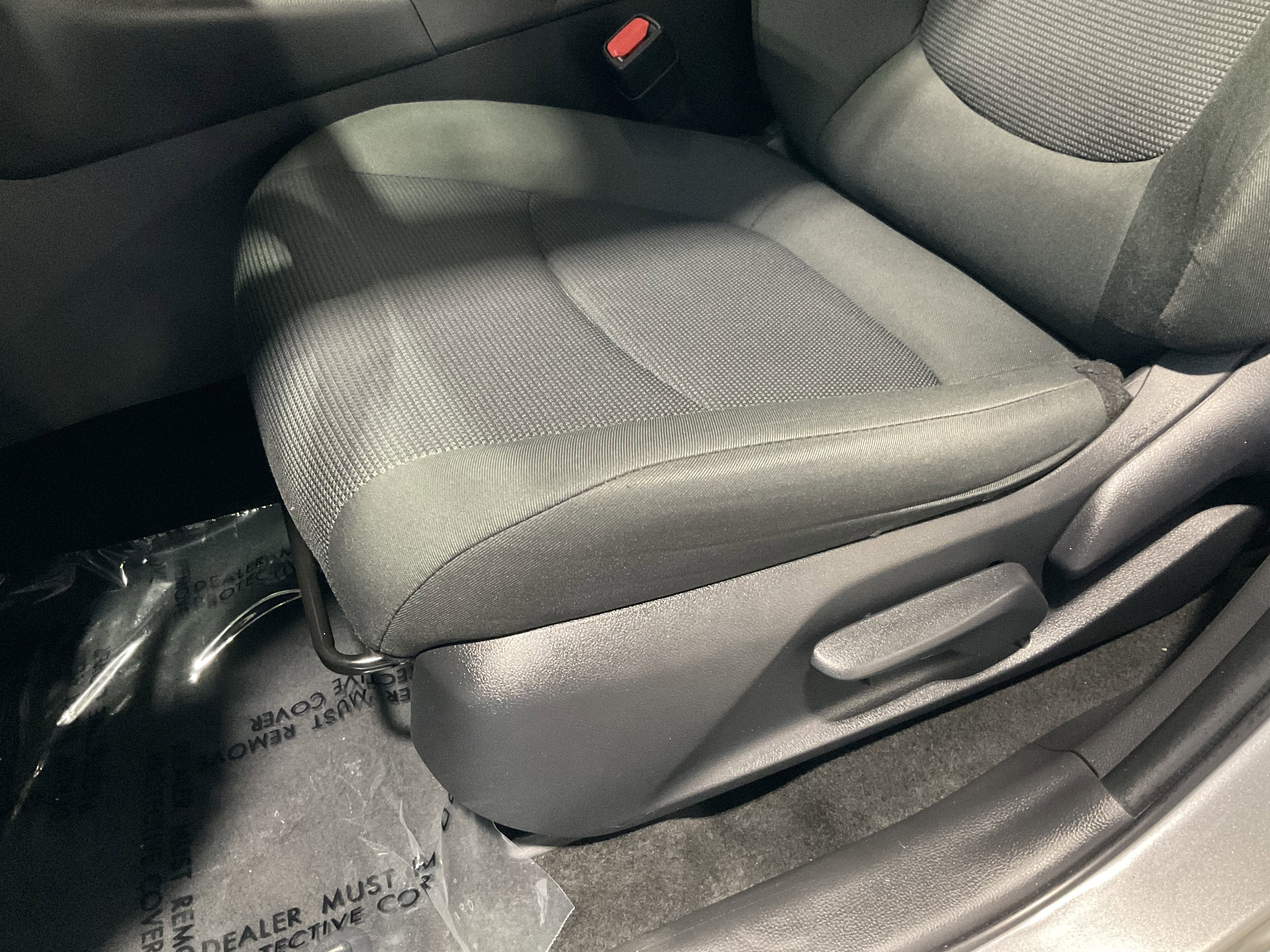 Used 2025 Toyota RAV4 XLE AWD/4WD image 25