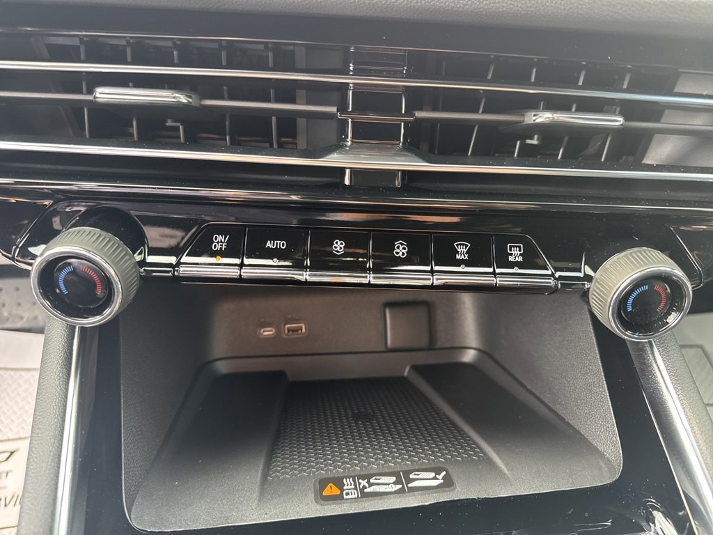 New 2026 Chevrolet Traverse RS w/ LPO, Floor Liner Package image 8