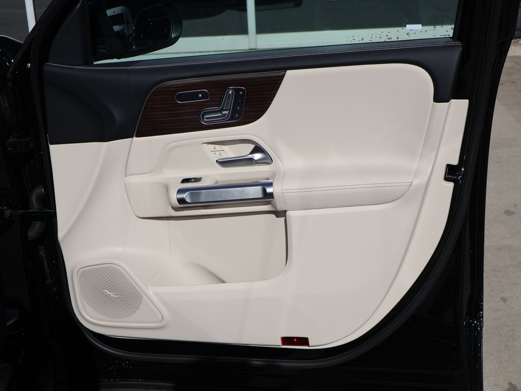 New 2026 Mercedes-Benz GLB 250 4MATIC image 13
