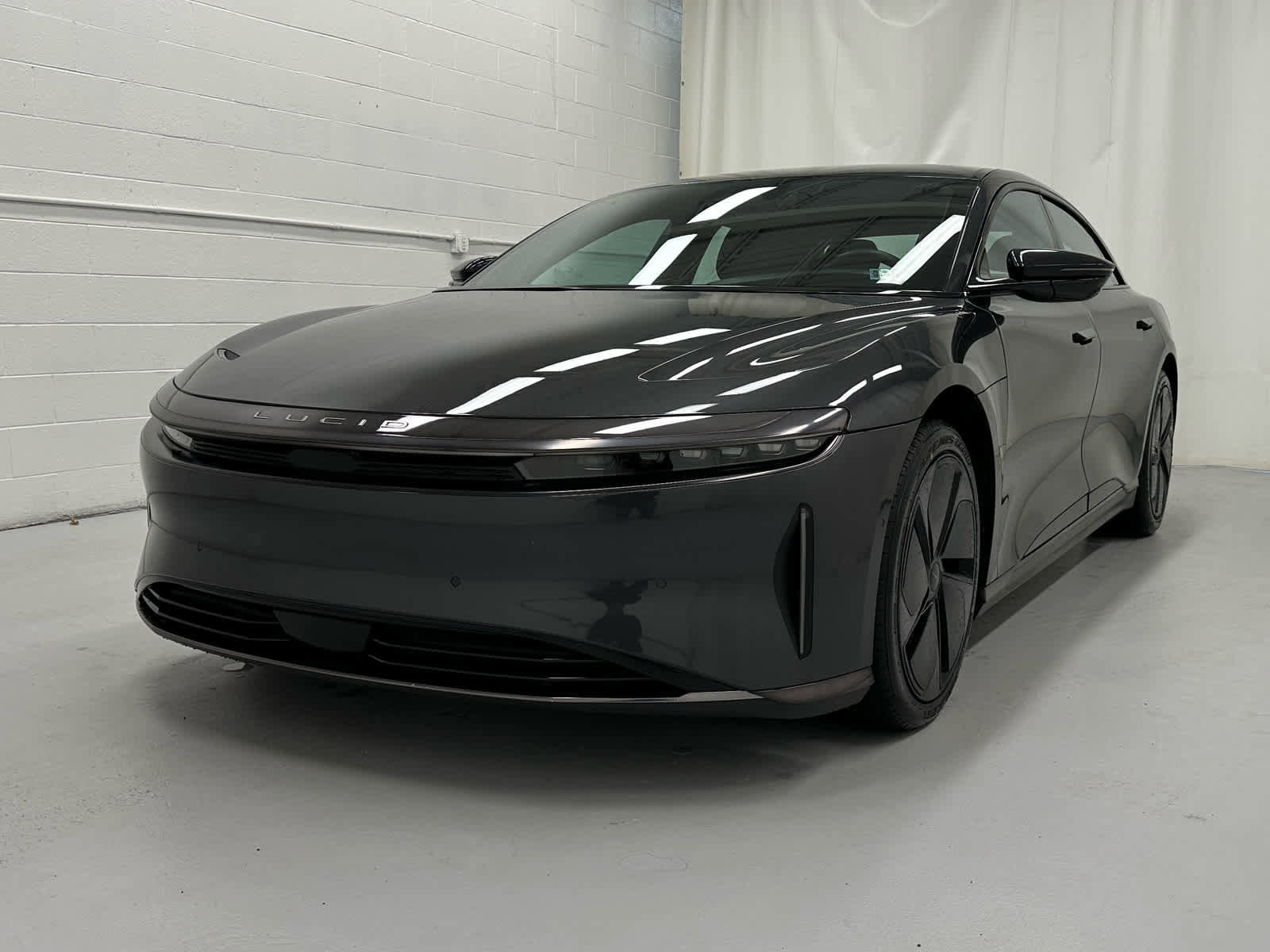 Used 2024 Lucid Air Touring image 4