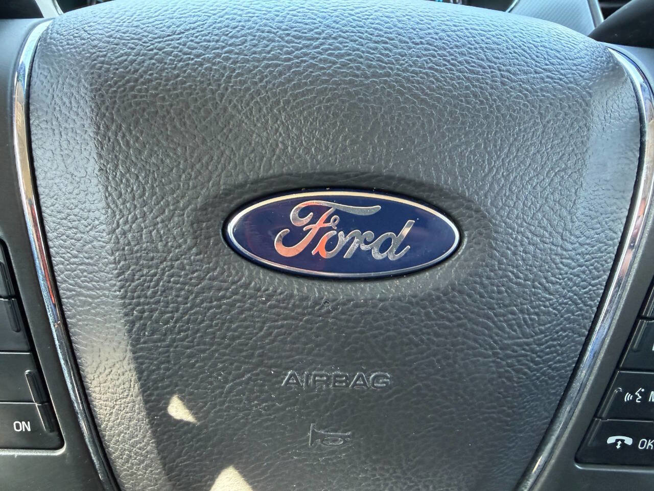 Used 2010 Ford Taurus SEL image 19