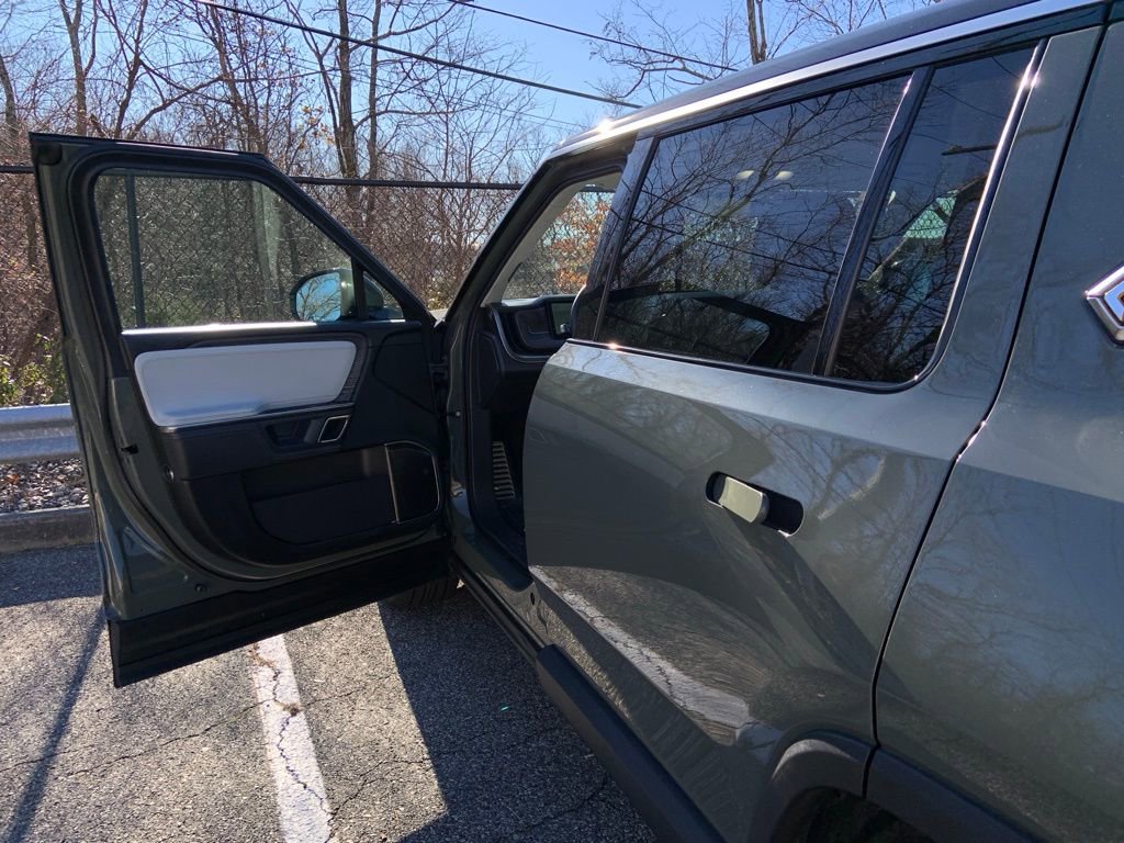 Used 2023 Rivian R1S Launch Edition image 13