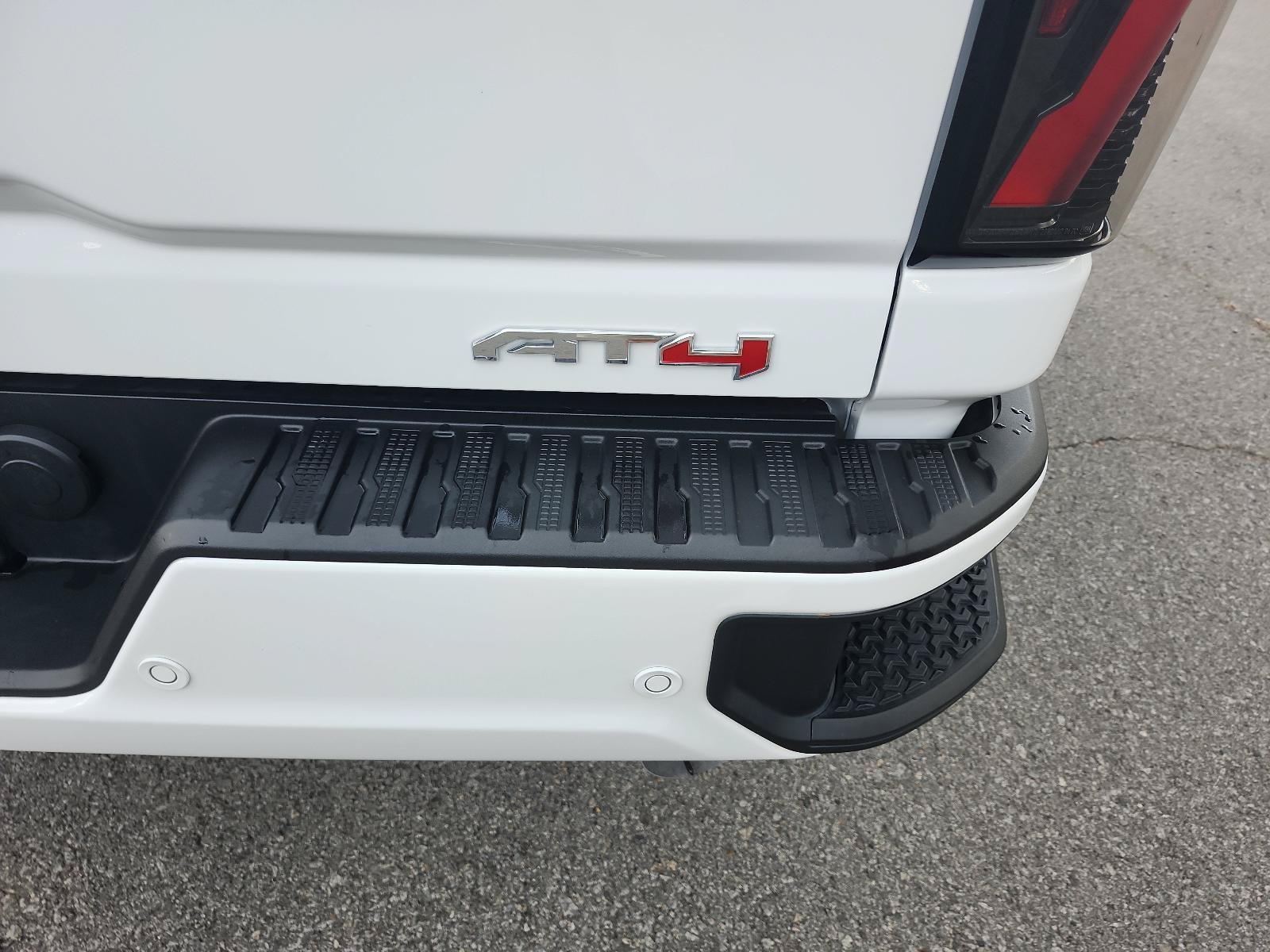 Used 2025 GMC Sierra 2500 AT4 w/ AT4 Premium Plus Package AWD/4WD image 5