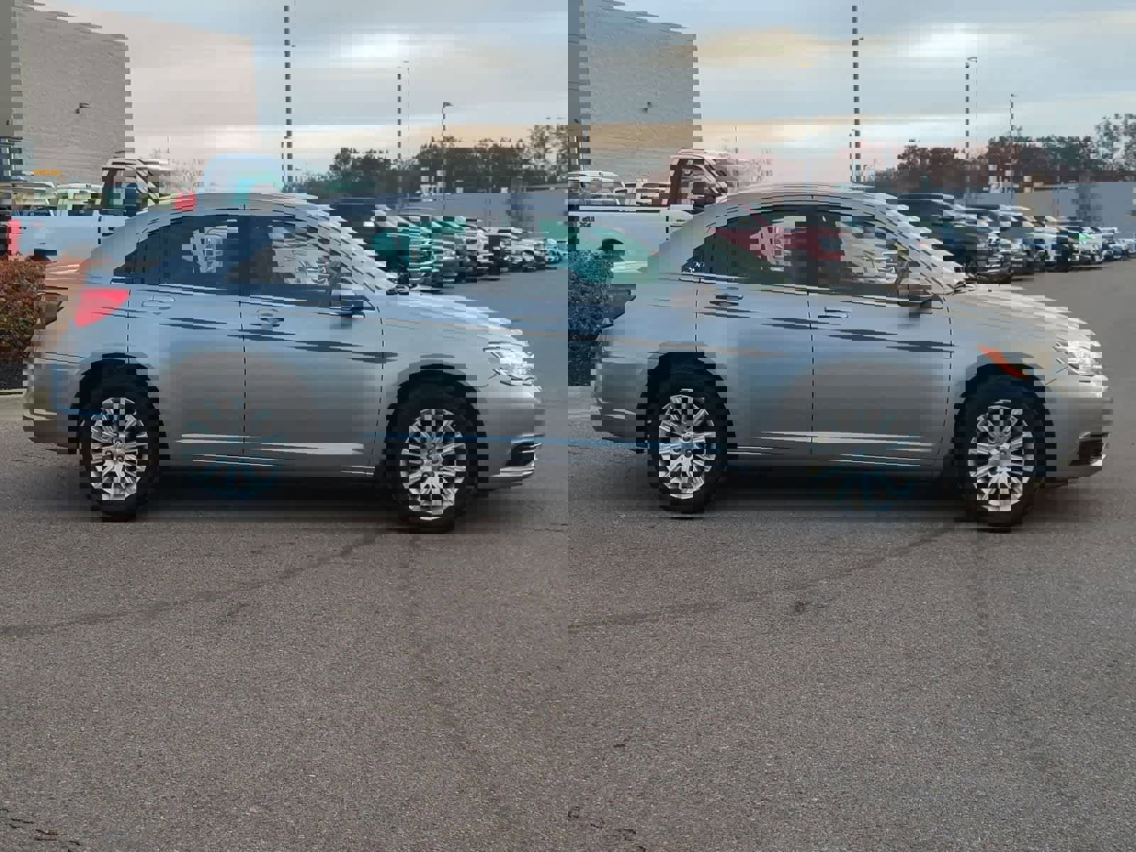 Used 2013 Chrysler 200 Touring w/ Cold Weather Group image 9