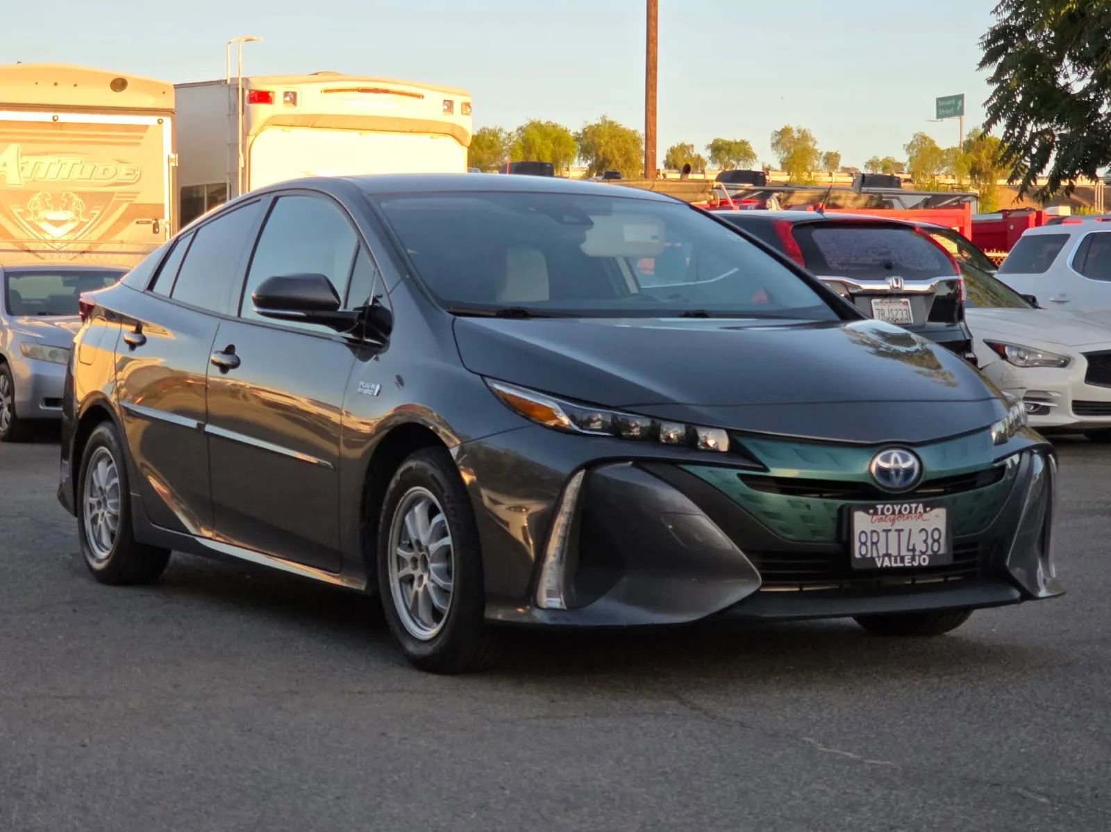 Used 2018 Toyota Prius Prime Premium image 3