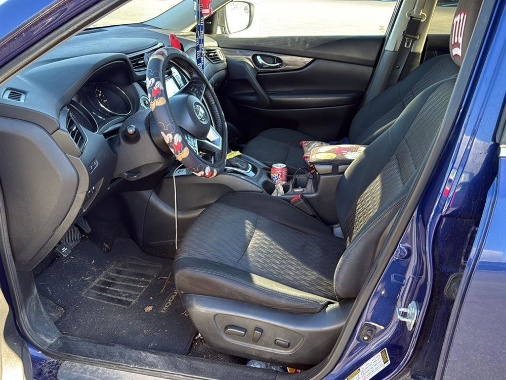 Used 2020 Nissan Rogue SV image 16