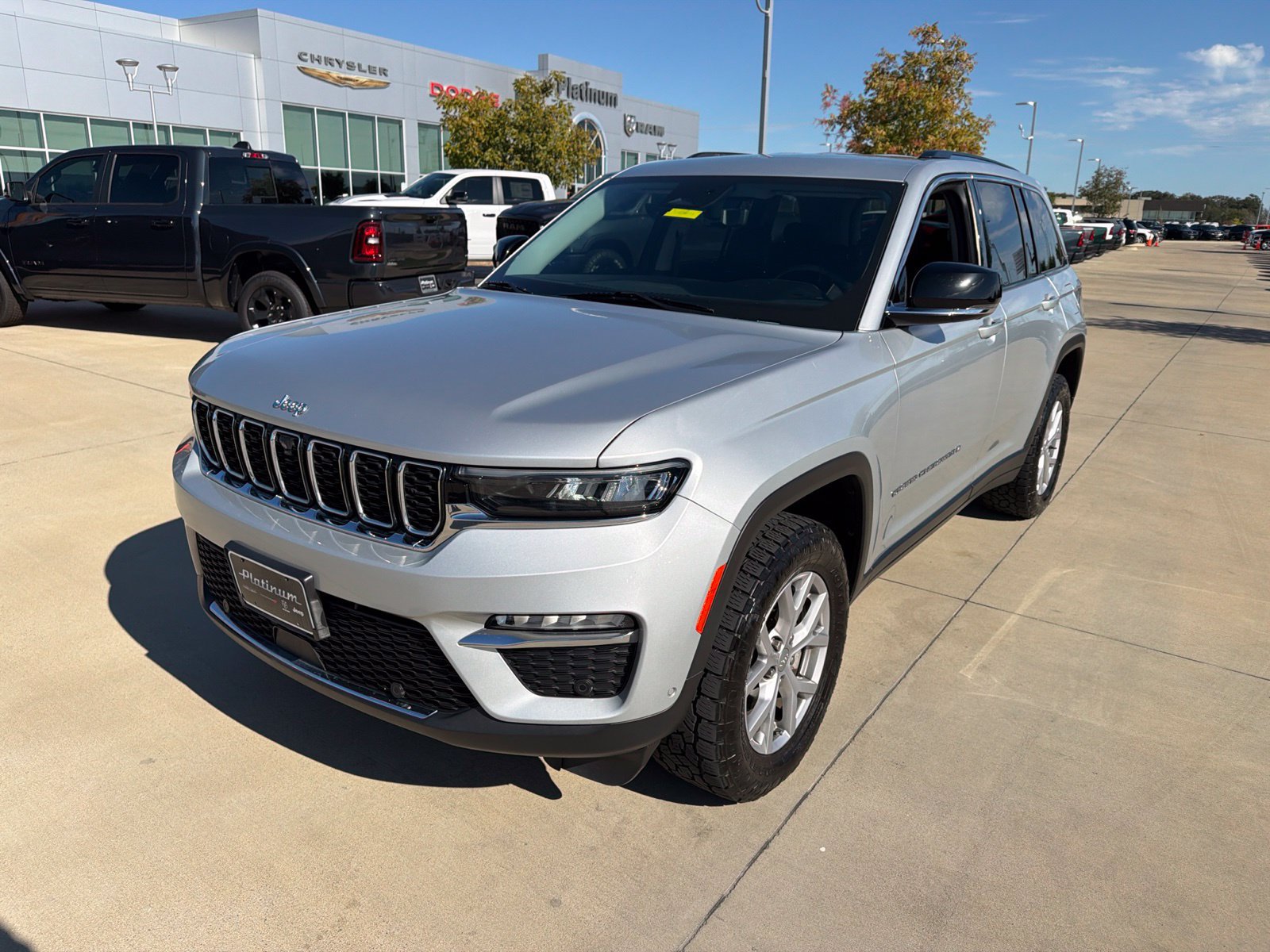 Used 2022 Jeep Grand Cherokee Limited w/ Luxury Tech Group II RWD image 9