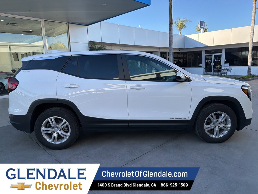 Used 2024 GMC Terrain SLE image 8
