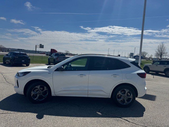 Used 2023 Ford Escape ST-Line w/ Tech Pack #1 AWD/4WD image 5