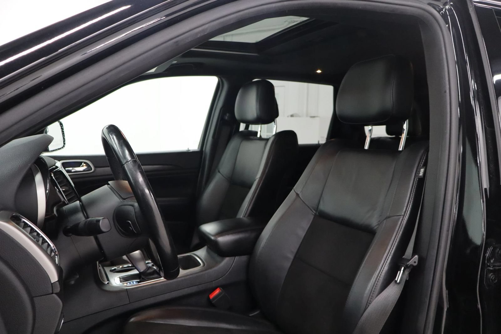 Used 2019 Jeep Grand Cherokee Altitude AWD/4WD image 15