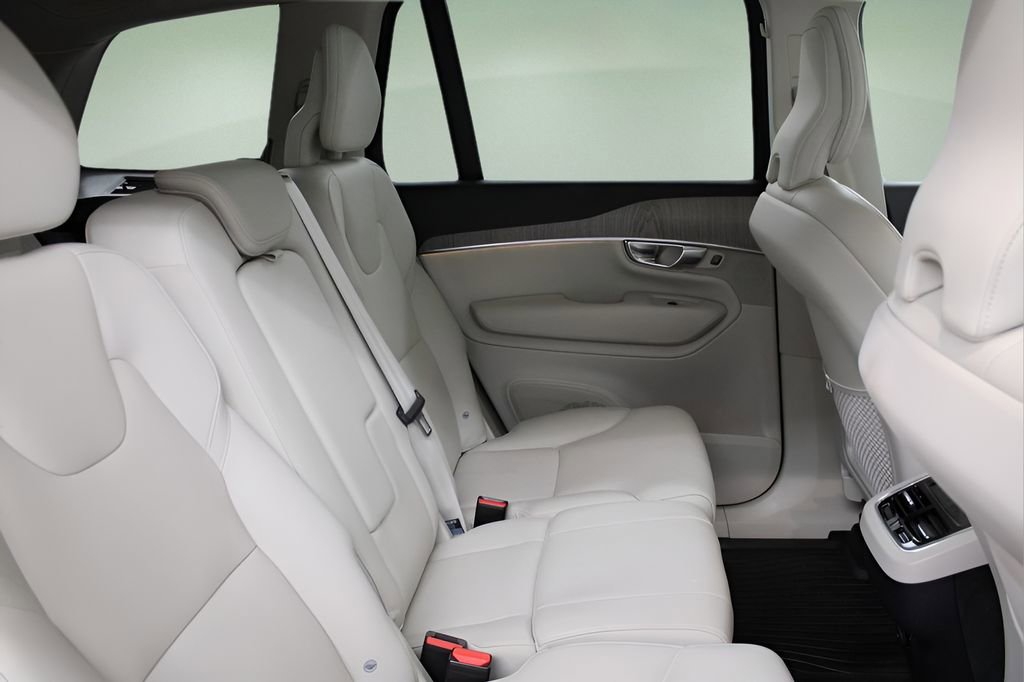 Used 2023 Volvo XC90 B6 Plus w/ Protection Package Premier image 22