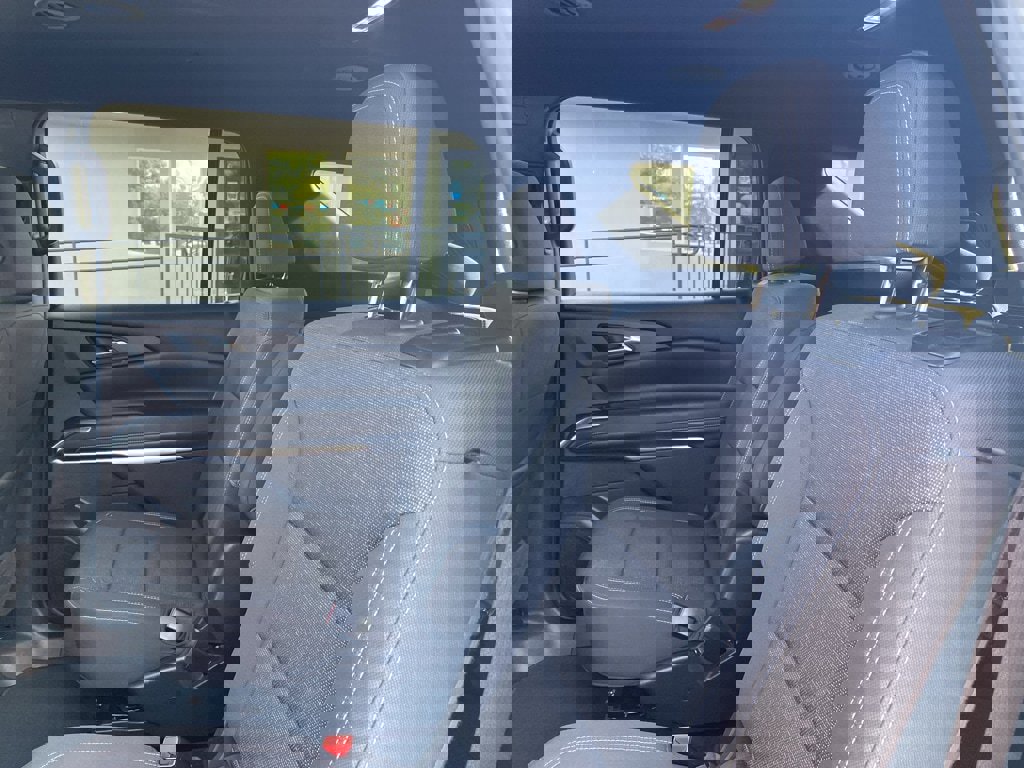 Used 2025 Chevrolet Traverse LT image 24