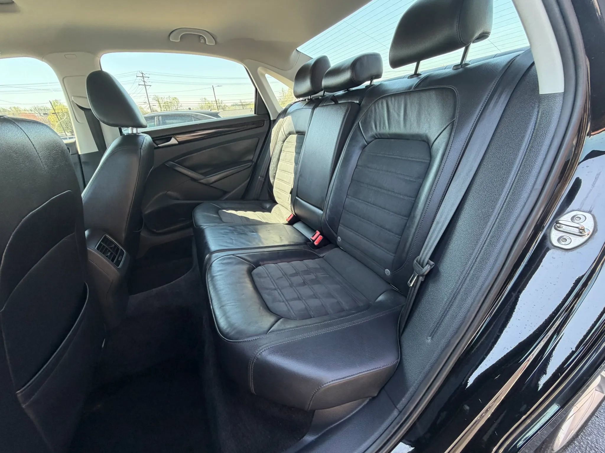 Used 2015 Volkswagen Passat TDI SEL Premium image 12