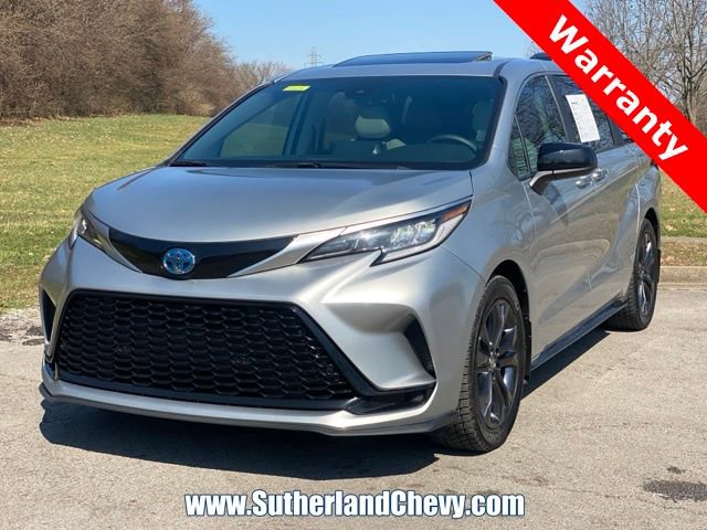 Used 2024 Toyota Sienna XSE image 3