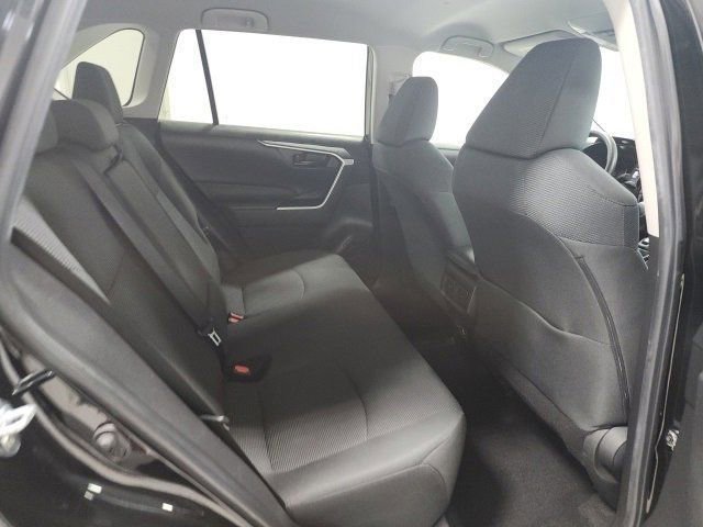 Used 2022 Toyota RAV4 LE image 16