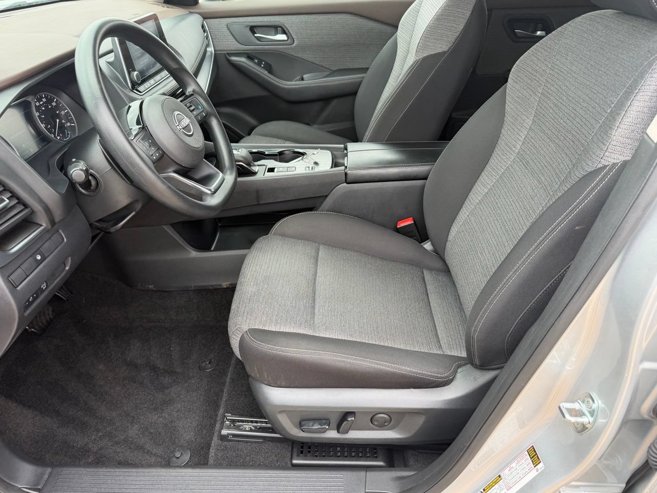 Used 2023 Nissan Rogue SV FWD image 28