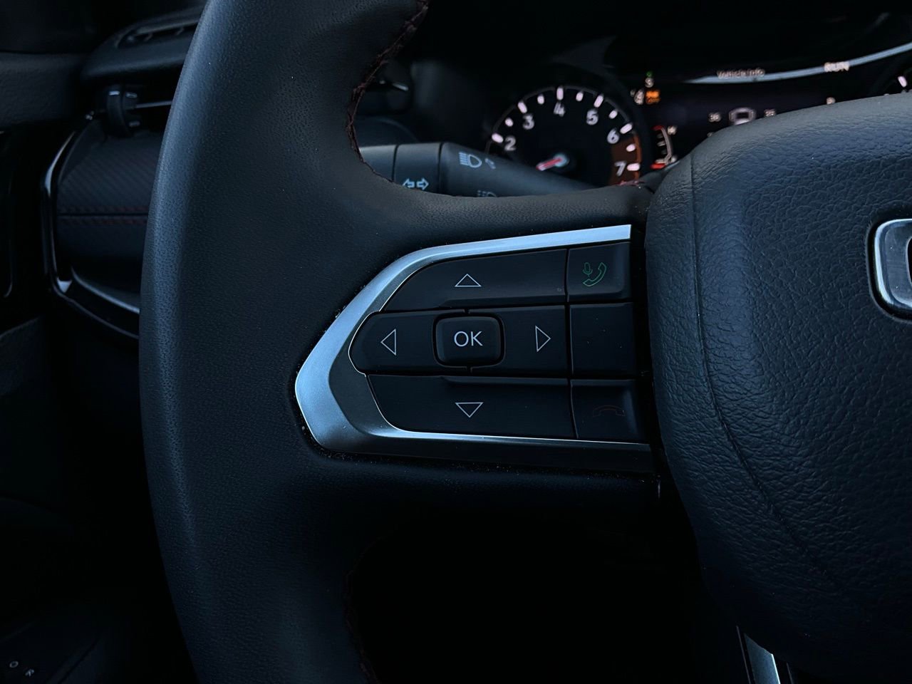 Used 2025 Jeep Compass Trailhawk image 34