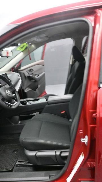 Used 2023 Nissan Rogue S FWD image 16