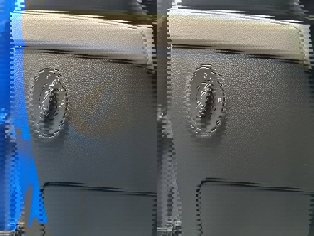 Used 2024 Volkswagen Taos SE image 27