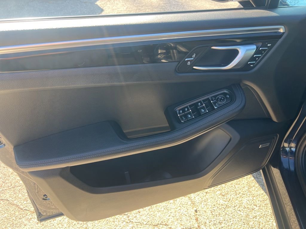 Used 2022 Porsche Macan Base image 7
