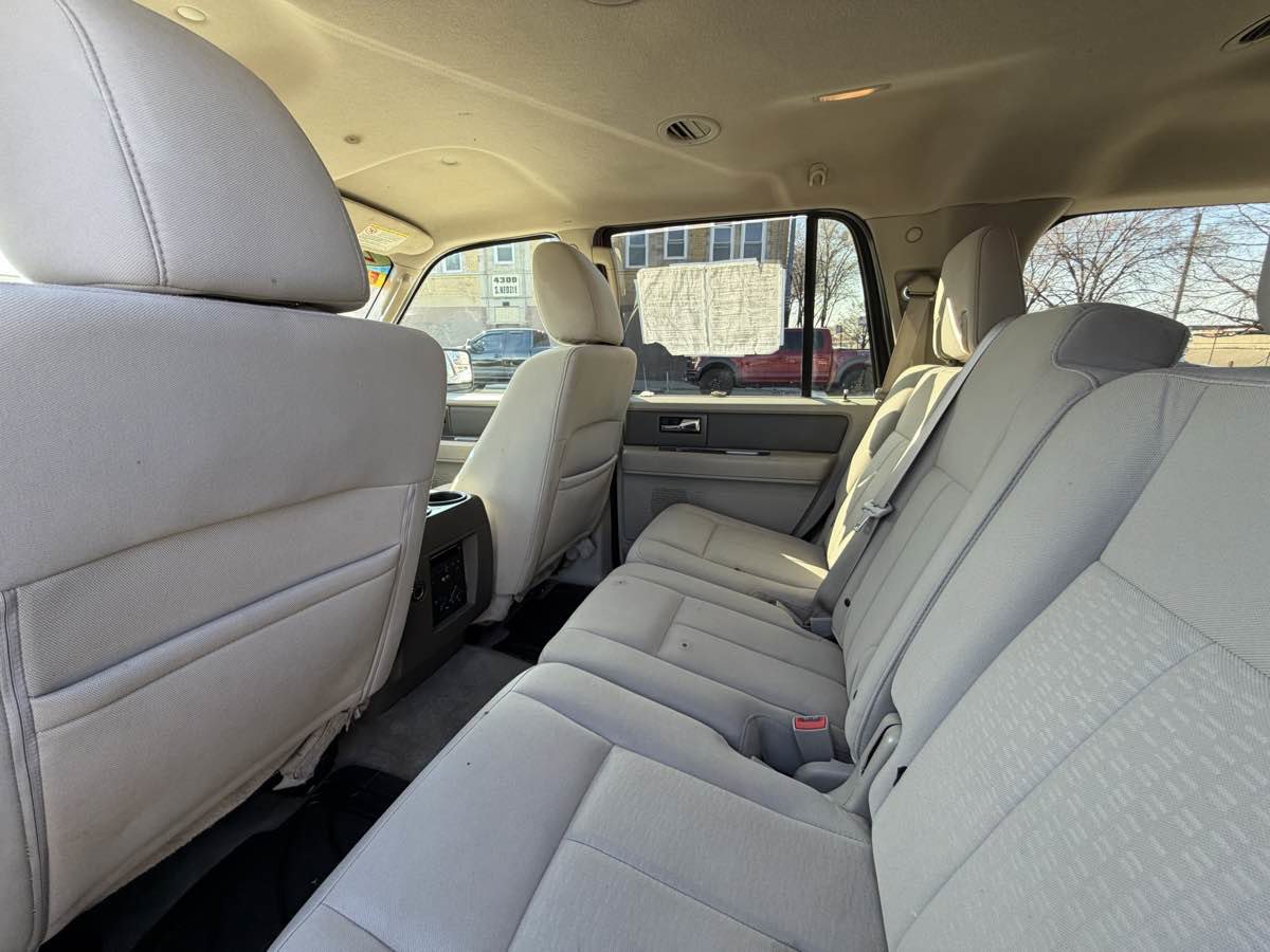 Used 2013 Ford Expedition XLT image 18