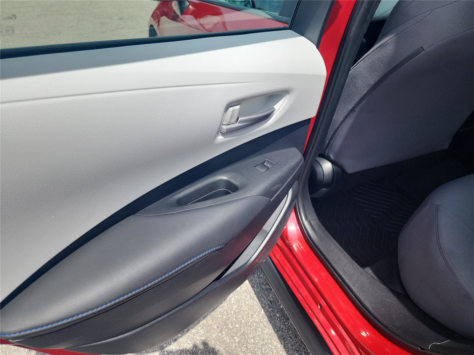Used 2021 Toyota Corolla SE FWD image 19