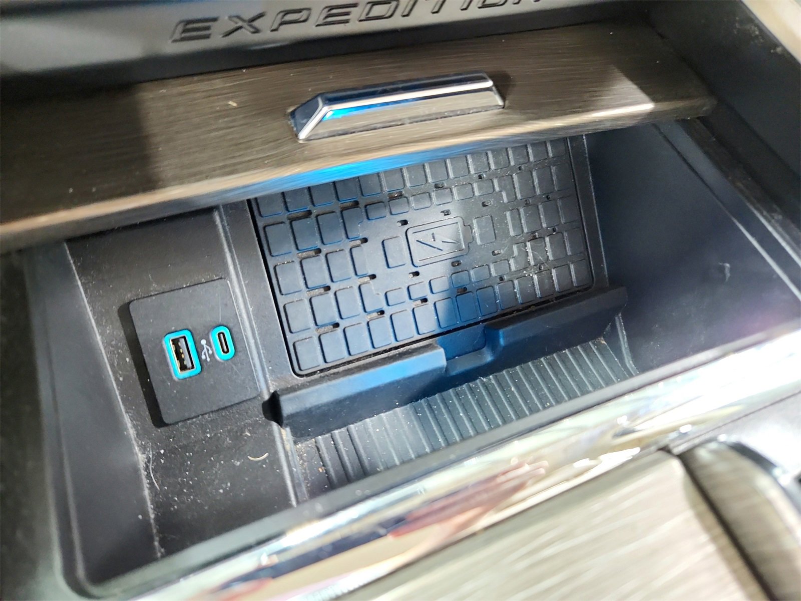 Used 2024 Ford Expedition Limited image 33