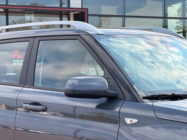 Used 2025 Hyundai Venue SEL FWD image 4