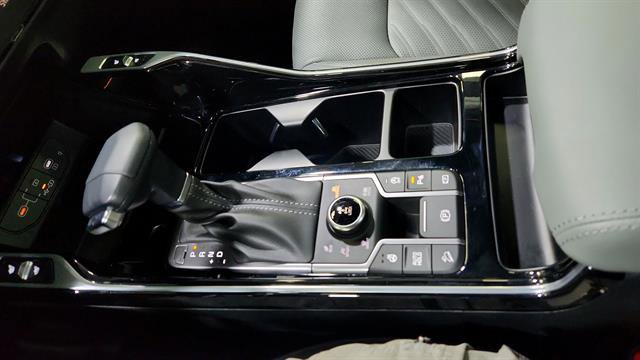 Used 2025 Kia Sorento SX Prestige w/ Sage Leather Package image 17