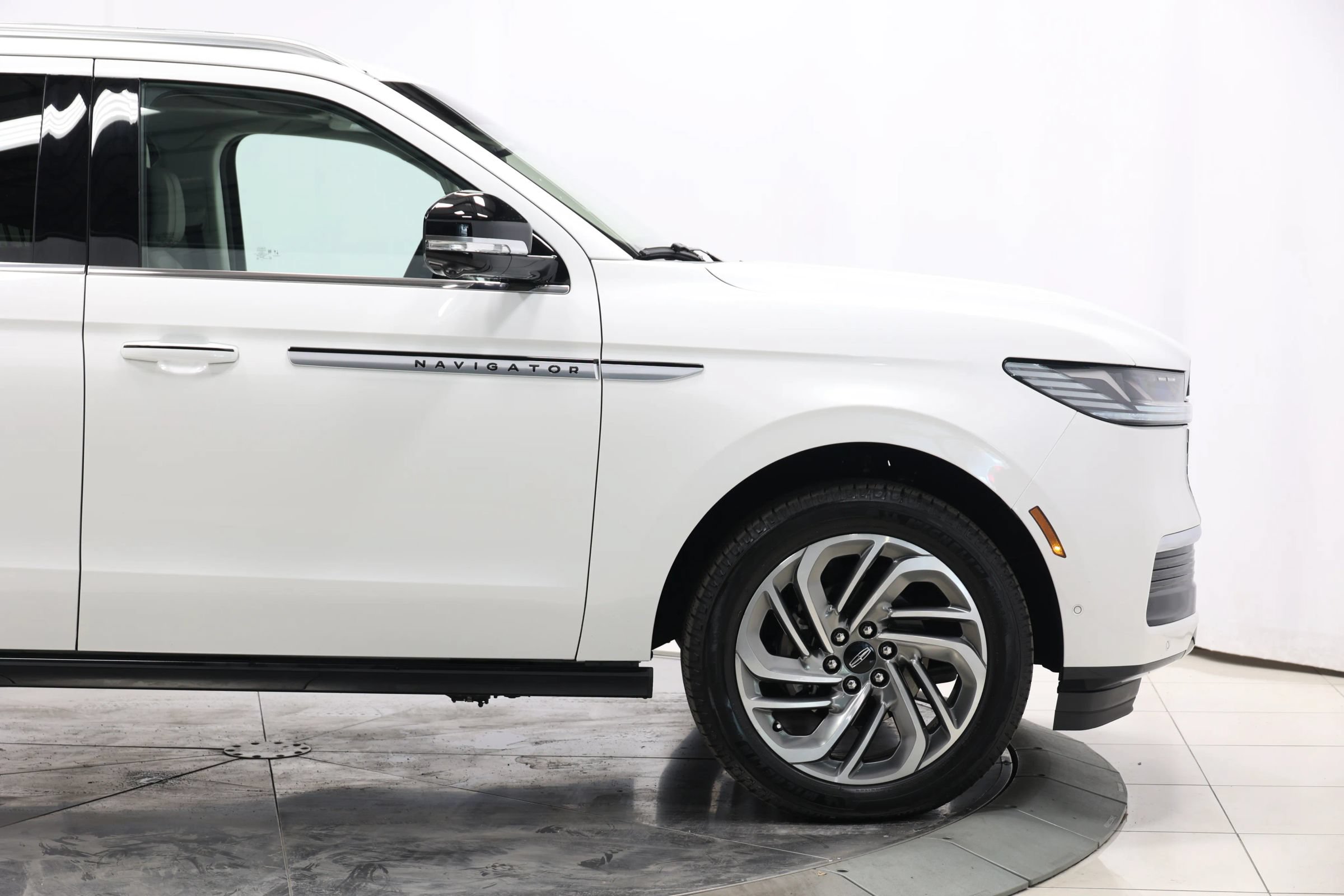 Used 2025 Lincoln Navigator Reserve AWD/4WD image 87