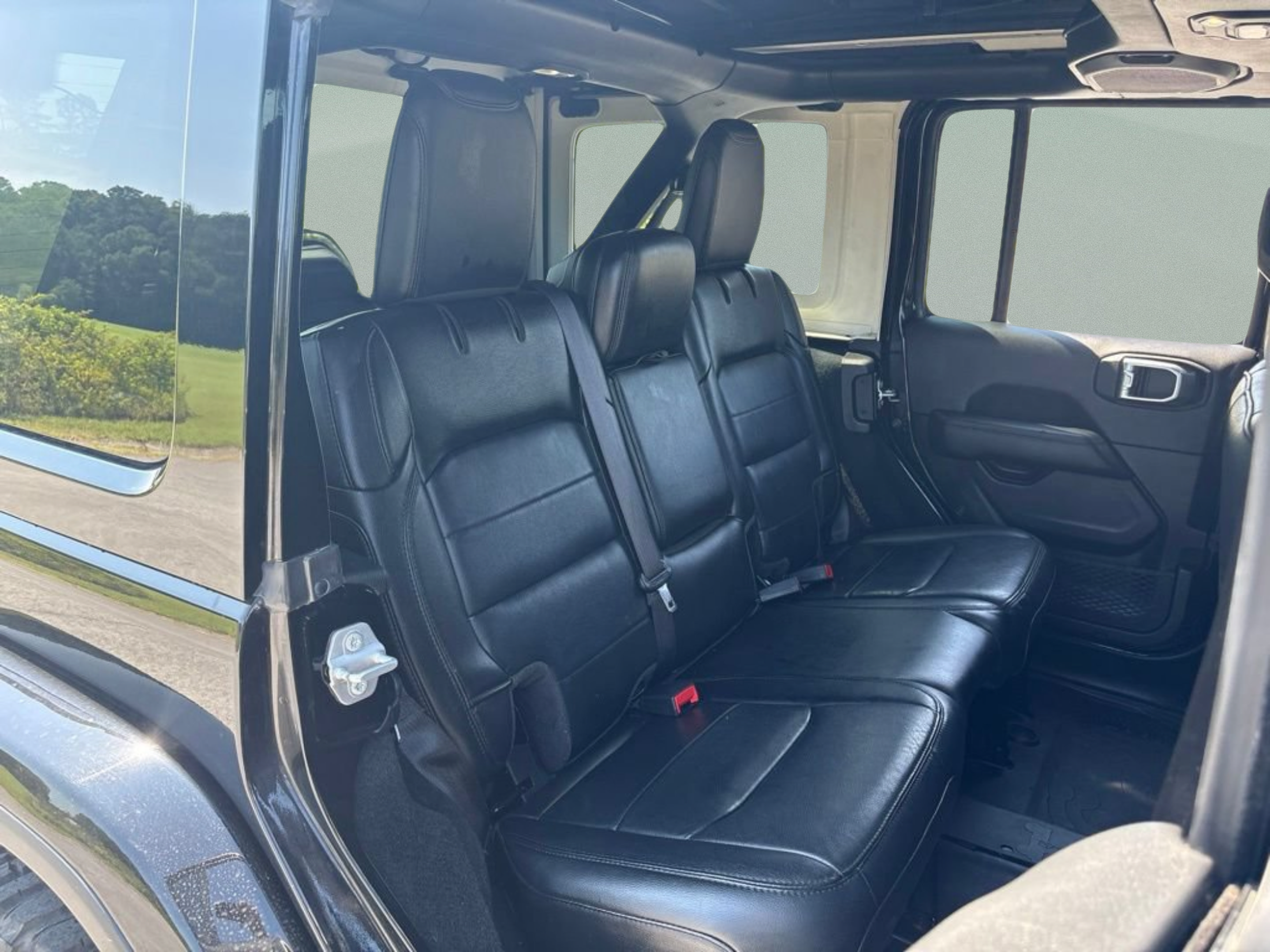 Used 2023 Jeep Wrangler Unlimited Sahara AWD/4WD image 22