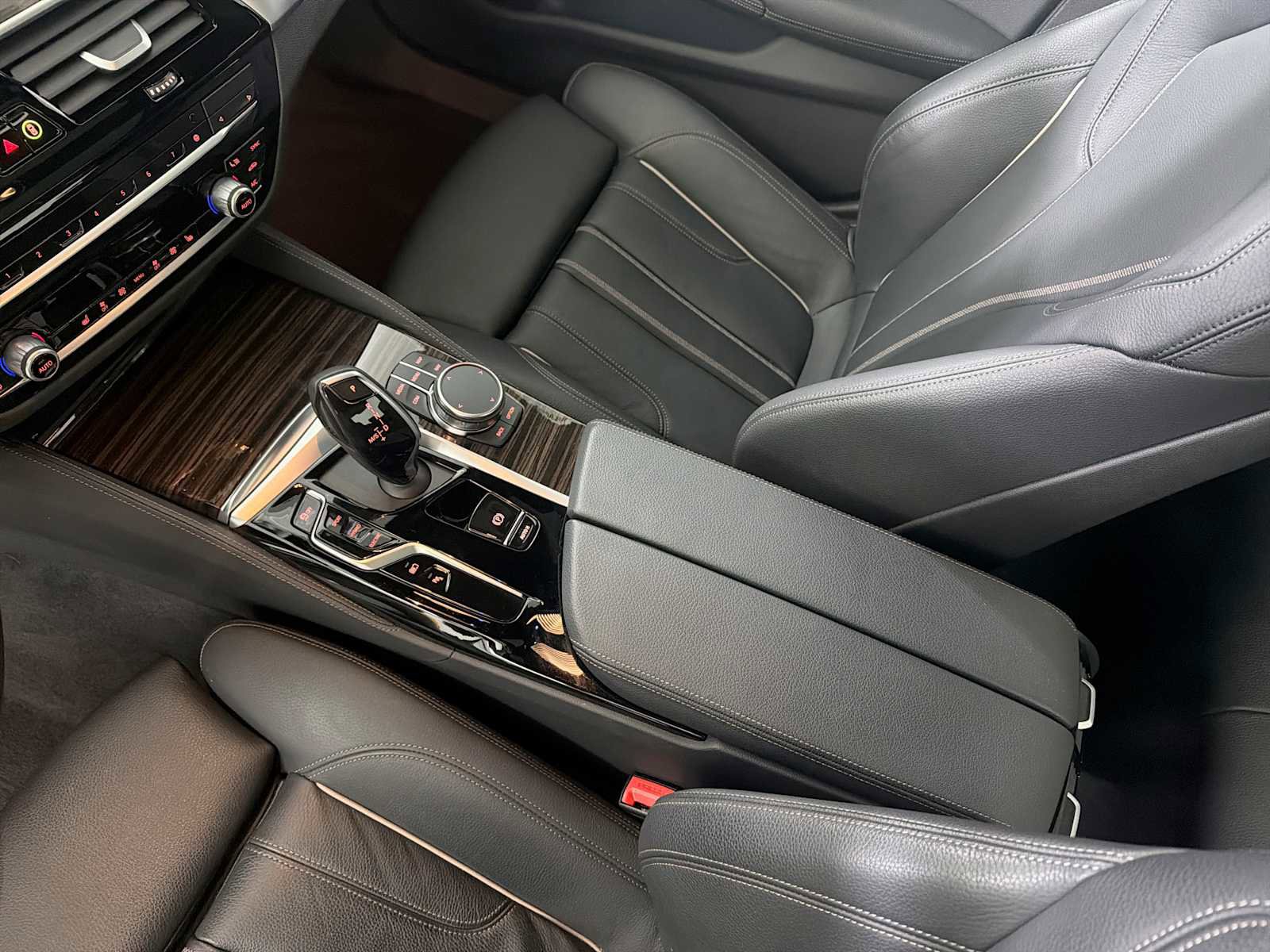 Used 2023 BMW 530e xDrive w/ Premium Package AWD/4WD image 23